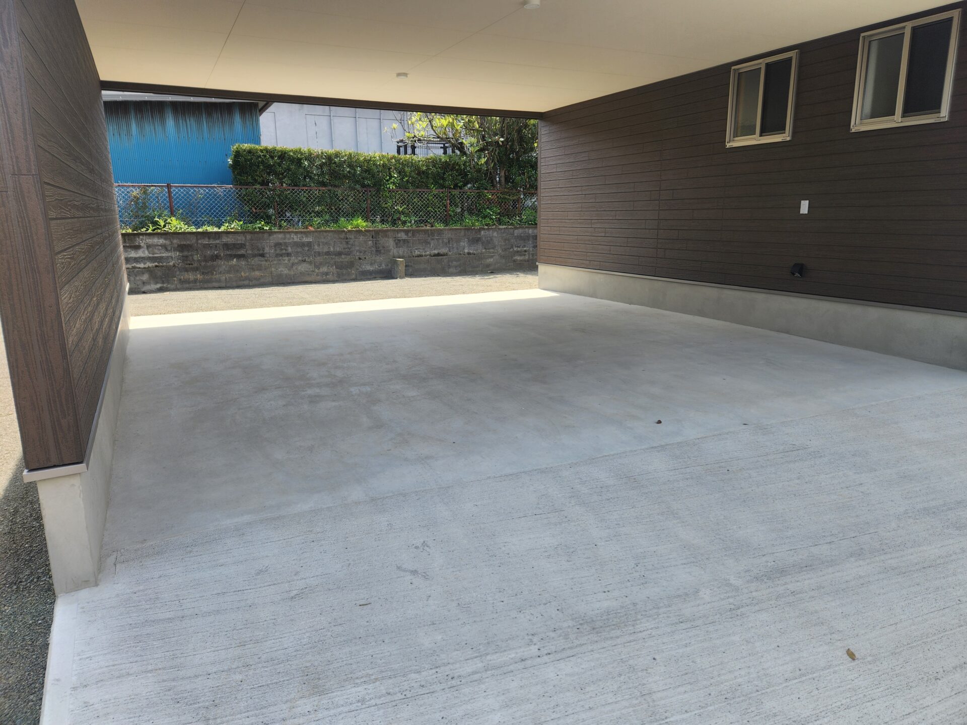 屋根付き駐車場