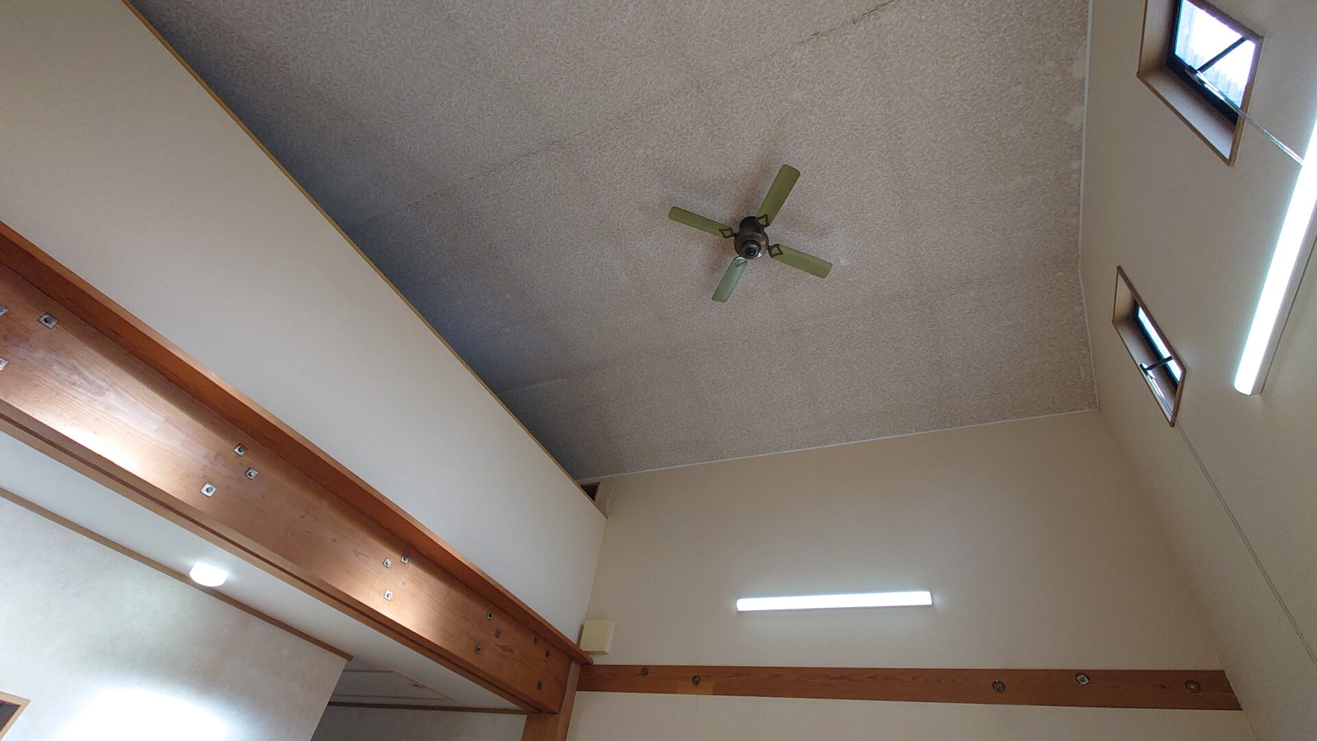 リビング吹き抜け